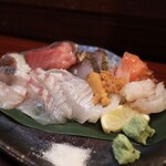 地酒だいにんぐやす - 刺し身盛り合わせ 中(6種盛り)