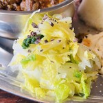 Spunkycurry saki  - 白菜の塩麹漬けにカカオニブを