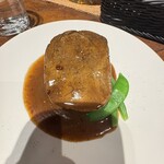 Calma - 柔らかい牛タンの煮込み