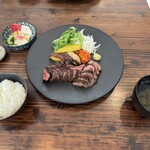 神戶牛炭火牛排・逸品 寅松之肉滴 - 