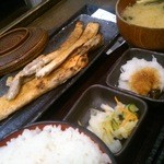 しんぱち食堂 - 鮭ハラミ定食