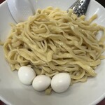 元祖スタミナ満点らーめん すず鬼 - 麺は平打ち太麺！