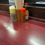 元祖スタミナ満点らーめん すず鬼 - 卓上調味料です。