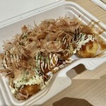 ごっつええ本舗 - 料理写真:たこ焼8個(ソース)