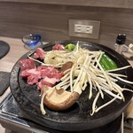 ジンギスカン×厚岸牡蠣  ラムグチカズヤ - 溶岩プレートで焼く生ラムジンギスカン