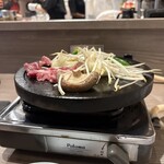 ジンギスカン×厚岸牡蠣  ラムグチカズヤ - 溶岩プレートで焼く生ラムジンギスカン