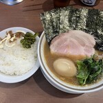 家系ラーメン大ちゃん - 味玉ラーメン ライス