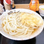 うどん さか枝 - かけ(中)370円・とり天 130円
      今日はお皿なしで、直接うどんに☆