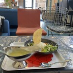 SK SUPER MARKET - フィッシュカレー、と、色んな椅子。