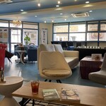 SK SUPER MARKET - ゆっくりできる店内。