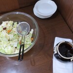 川城 - 食べ放題コーナー。