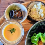 つちのと - 甘酒と人参のポタージュ　まさにコース料理!!
      本日の一品（ポテトサラダ）ウィンナー入り
      ジャーマン風が好みの味付け◎
      ごま豆腐〜ジュレのせ　上品な甘みスイーツ◎　