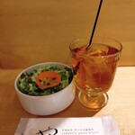 やまねや 生パスタ研究所 - Aセットのサラダとアールグレイアイスティー
