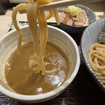 長男、もんたいちお - 太麺に甘い魚介豚骨、方程式通りの美味しさ