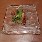 横浜馬車道 旬の肉料理イタリアン オステリア・アウストロ - 生ハムと水牛のモッツァレラチーズ 洋梨のコンポート