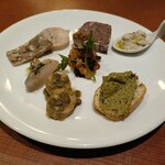 横浜馬車道 旬の肉料理イタリアン オステリア・アウストロ - 前菜盛合せ