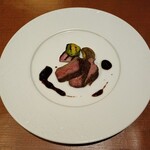 横浜馬車道 旬の肉料理イタリアン オステリア・アウストロ - 本州鹿モモ肉のロースト