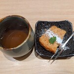 とんかつ成蔵 - スポンジケーキはとんかつの揚げたコロモから作っています。