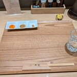 とんかつ成蔵 - 以前はこのタレは無かった。和辛子も用意はされてたけどトレイには出されませんでした。