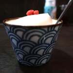 横浜 青葉餃子 - 杏仁豆腐　