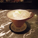 バー・シーガーディアン Ⅱ - ジントニックを頼むとこんな金属製のカップで