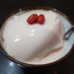 横浜 青葉餃子 - 杏仁豆腐　