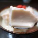 横浜 青葉餃子 - 杏仁豆腐　