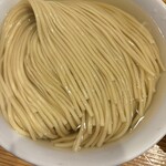 麺屋鈴春 - コシの強い中太麺に昆布水が絡みます！うますぎてこれだけで啜れちゃいます！