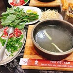 Phở Việt Nam - Phở Thố Đá C1
            Bắp hoa (special pho in hot stone bowl c1, beef shank)