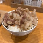 手打ちうどん 上を向いて - 豚めしも良き