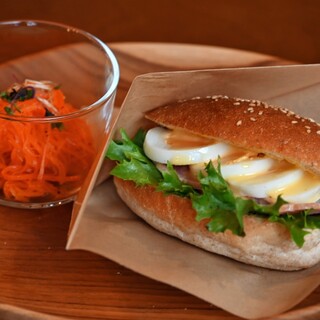 カフェ&ベーカリー とまり木_1