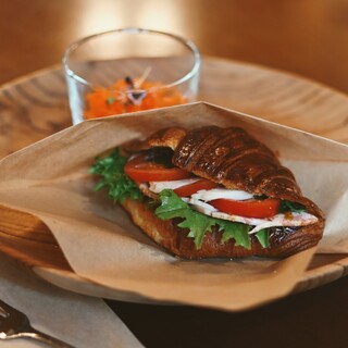 カフェ&ベーカリー とまり木_2