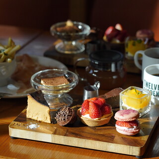 TWELVE GARDENS BAR&GRILL_2