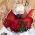 KIHACHI CAFE - チョコレートとフルーツのパフェ¥1000