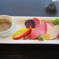 IL PINOLO SKY TERRACE 横浜 - 彩り野菜のバーニャカウダ
