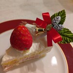 オーボンヴュータン 尾山台店 - いちごも大きかったです。スポンジの間にもちゃんといちごが。