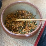 つるつる庵十兵衛 - 卓上の七味が美味しいです。