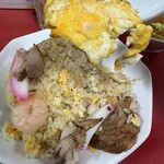 中華料理 菜来軒 - 五目チャーハン　玉子焼き