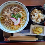 湖畔の里つきがせ - 肉うどん　炊込みごはんセット