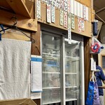 竹内酒店 - 品書きとコップ置き場と流し台と
      ミャクミャクとアンジュルム。