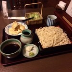 そば処 戸隠 - 天せいろ（小エビ）
            
            年越そば。
            寒い中ですが、冷たいそば。そば湯が飲みたくて。
            天ぷらが熱々でちょうどよく頂きました (*´ڡ`●)
            ミニトマトの天ぷらは猫舌には危険でしたけど！