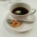 ペルケノー - コーヒーと小菓子（あひるのフィナンシェ）バターの香りが良くて美味しかったです。