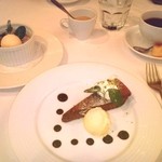 ペルケノー - デザート：ガトーショコラと連れのバナナのクレームブリュレ　ガトーショコラは生チョコのよう。クレームブリュレは特に絶品でした。