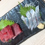 貝・刺身専門店しらはら - 天然生本まぐろ赤身724円、真あじ438円