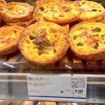 DONQ - 舞茸としめじのキッシュ。