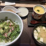 海鮮丼 日の出 博多デイトス店