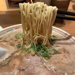 三代目 博多 だるま - ラーメン890円