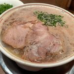 三代目 博多 だるま - ラーメン890円