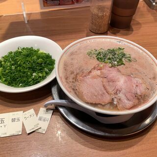 三代目 博多 だるま - 料理写真:ラーメン890円+国産万能ネギ130円