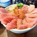 まぐろ亭 - 中とろ丼、アップ。